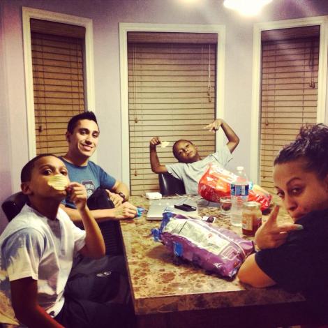 1014182_626560367362602_1985993015_n